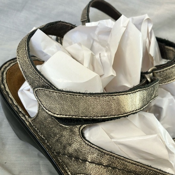 Naot size 41 sparkly bronze Sandals Velcro Ankle /toe Straps & Wedge sole - Picture 2 of 16